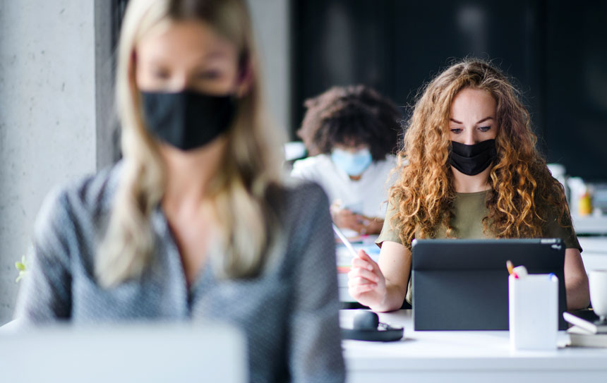 Las universidades comienzan a trasladar las clases al aprendizaje a distancia debido a la rápida propagación de Omicron Las universidades comienzan a trasladar las clases al aprendizaje a distancia debido a la rápida propagación de Omicron