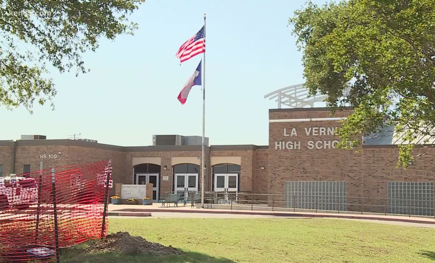Un distrito escolar de San Antonio permitirá que maestros calificados porten un arma de fuego Un distrito escolar de San Antonio permitirá que maestros calificados porten un arma de fuego