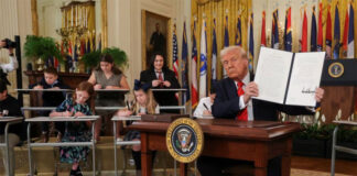 Trump firmó una orden destinada a cerrar el Departamento de Educación de los Estados Unidos Trump firmó una orden destinada a cerrar el Departamento de Educación de los Estados Unidos