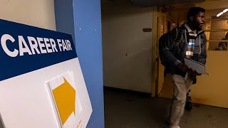 US: Initial jobless claims fall