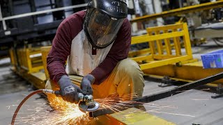 US: Manufacturing activity contracted in December to its largest extent since 2024.